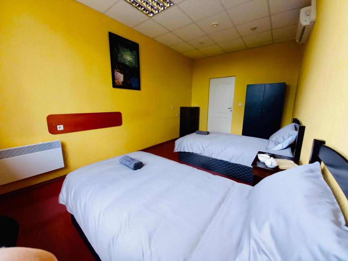 Hostelis R27 Aizpute Bagian luar foto